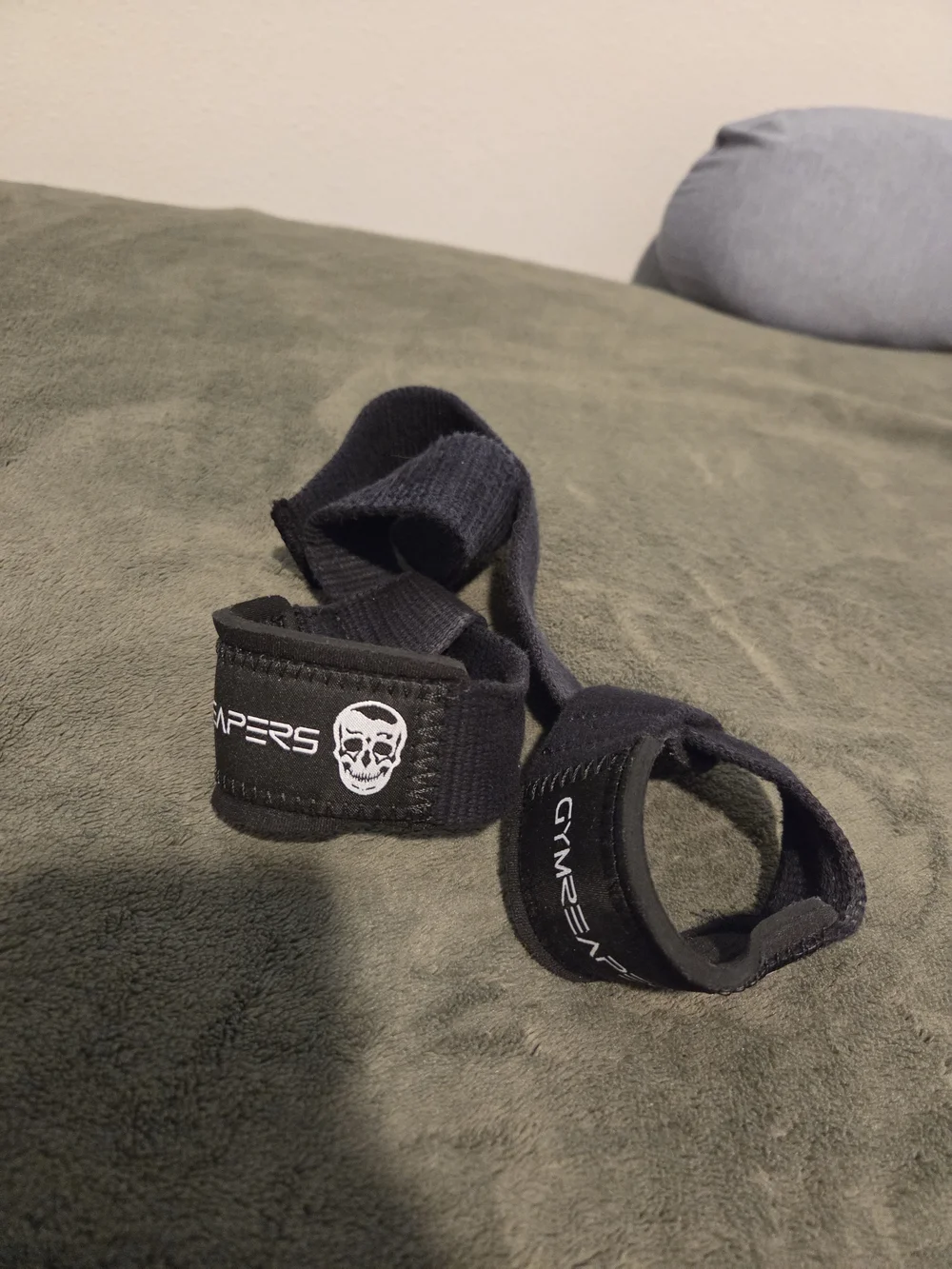 Gymreapers Black Lifting Straps with Skull Logo - Picture 2 of 3